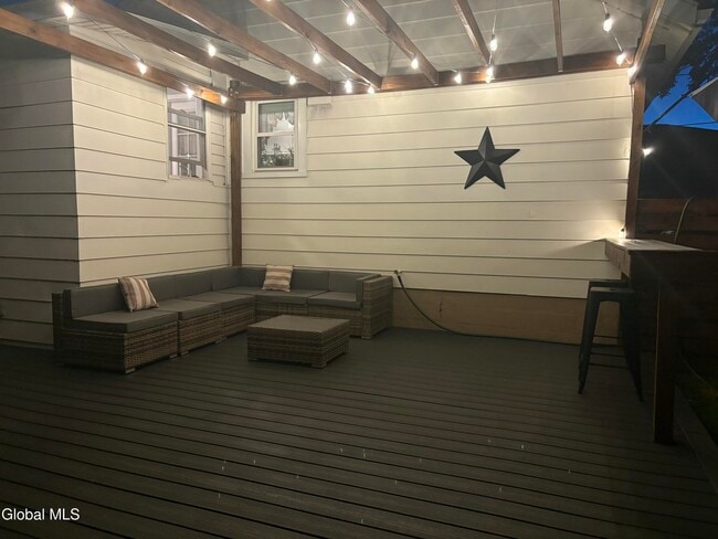 Building Photo - 33 Clinton St