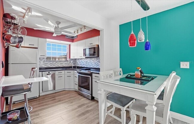 Building Photo - 3580 38th Ave S