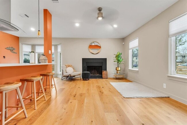 Building Photo - 9700 Sugar Hill Dr