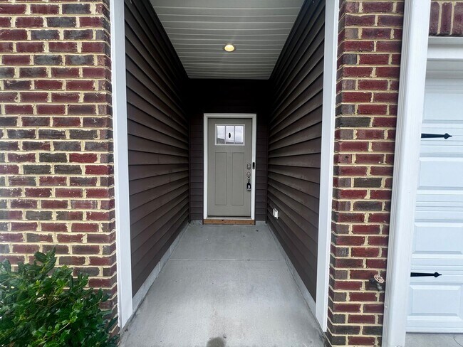 Building Photo - 2542 Fieldsway Dr