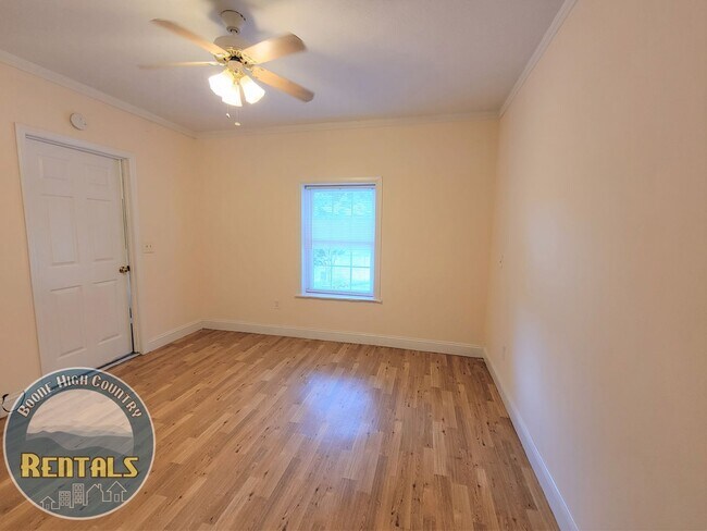 Building Photo - Gorgeous 3bd/2.5ba House With Included Downstairs Apartment