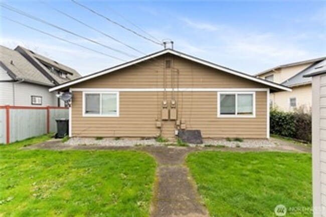 Building Photo - McKinley Duplex