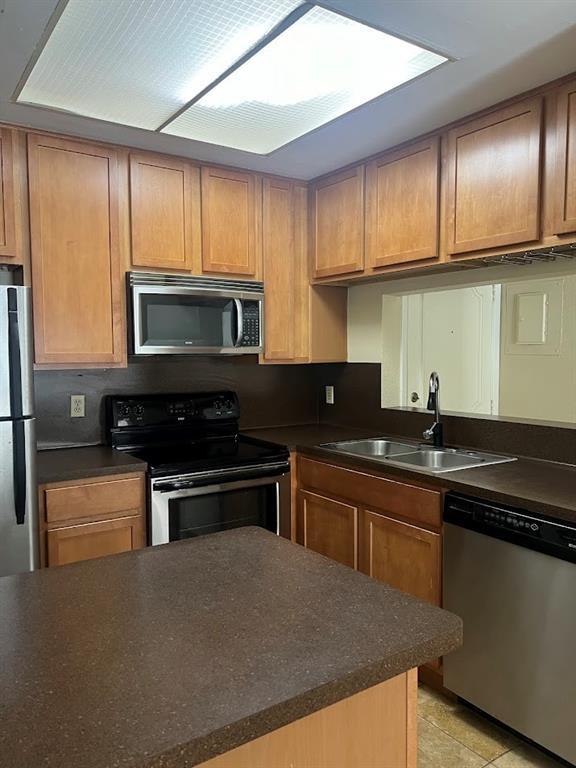 Building Photo - 806 W 24th St