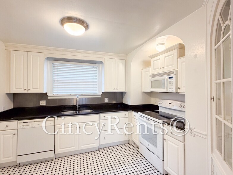Building Photo - 3434 Ault View Ave