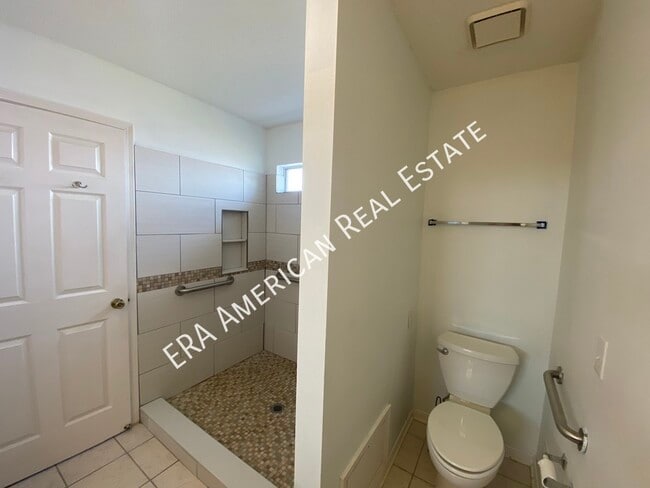 Building Photo - 4032 Leesway Cir