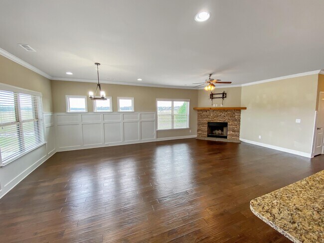 Building Photo - 3037 Greenway Cir SE