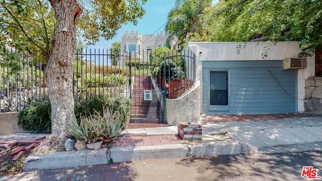 Building Photo - 3627 Crestmont Ave