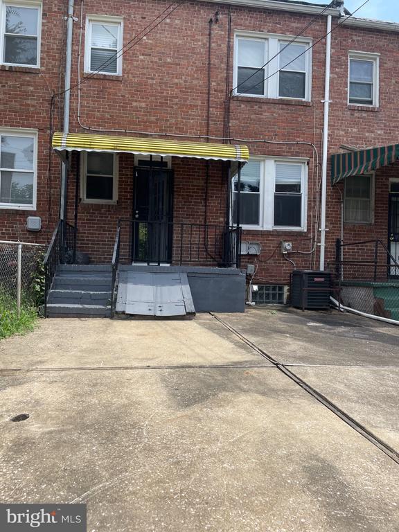 Building Photo - 306 N Monastery Ave