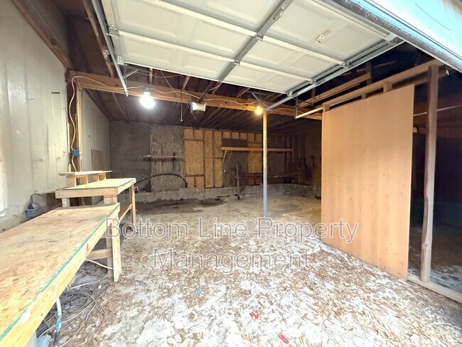 Building Photo - 2400 Hart Rd