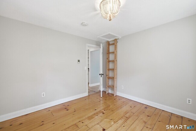 Building Photo - 57 Lake Dr