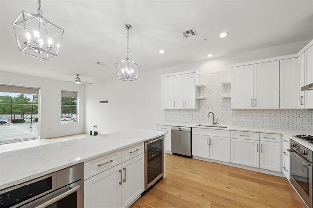 Primary Photo - 2222 Moser Ave