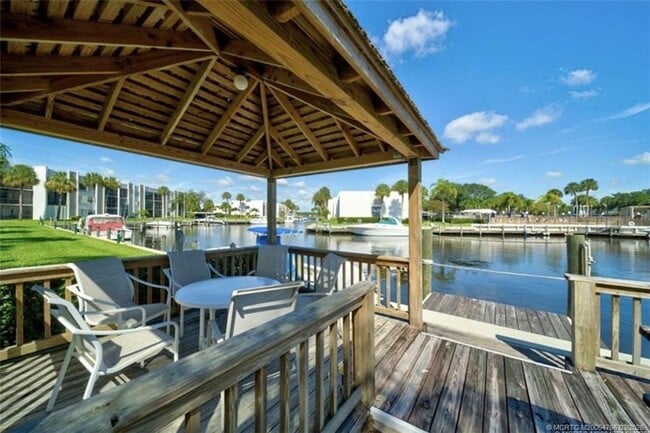 Building Photo - 1950 SW Palm City Rd