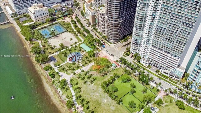 Building Photo - 1800 N Bayshore Dr
