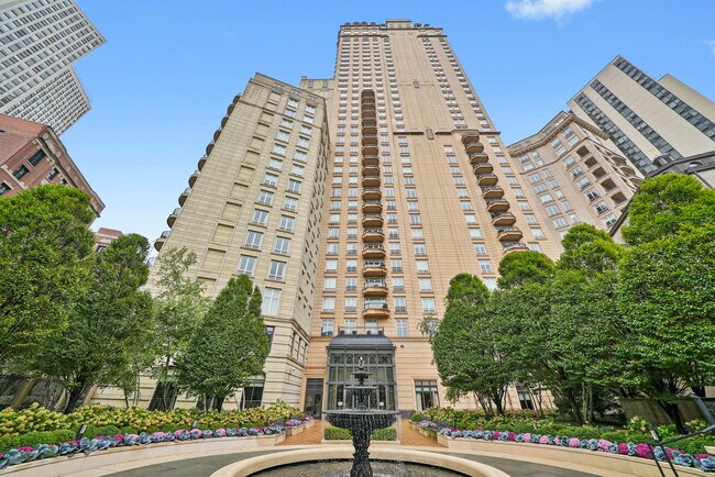 Building Photo - 2550 N Lakeview Ave