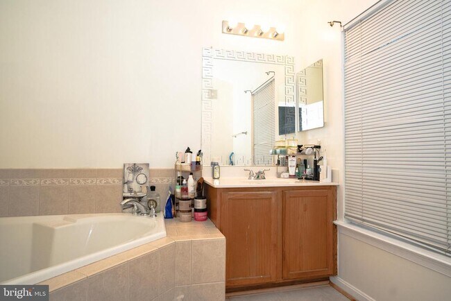 Building Photo - 12964 Pinnacle Dr