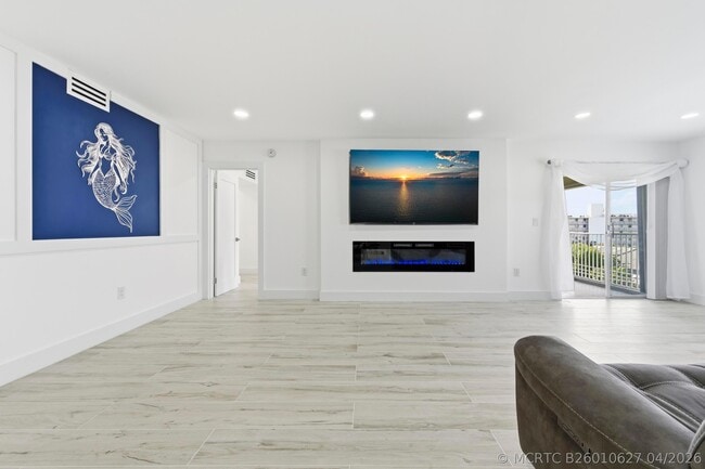 Building Photo - 3520 S Ocean Blvd