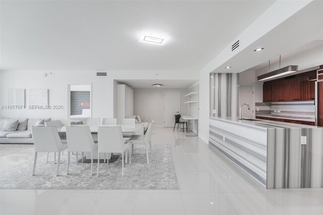 Building Photo - 3951 S Ocean Dr