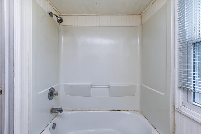 Building Photo - 212 Montgomery Ave