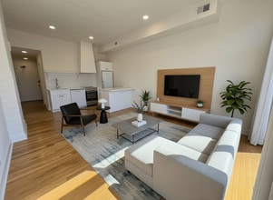 Building Photo - 1934 Green St