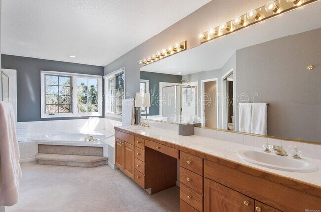 Building Photo - 9616 E Maplewood Cir