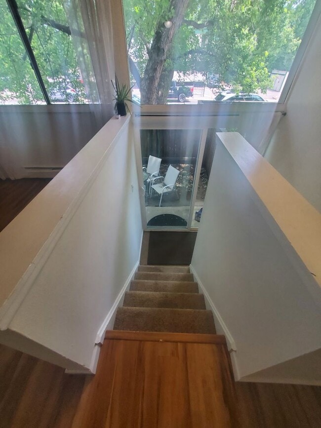 Building Photo - Large and Spacious One Bedroom Available i...