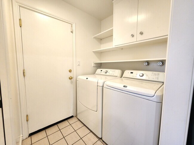 Building Photo - Charming Single Family Home Located in Sou...