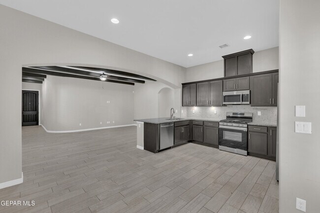 Building Photo - 10613 Hidden Palm Pl