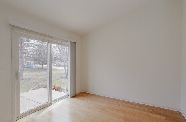 Building Photo - 1217 N Village Dr