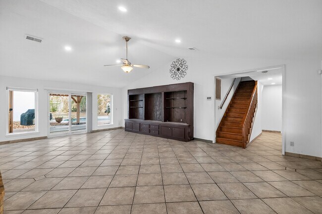 Building Photo - 127 Sagewood Dr