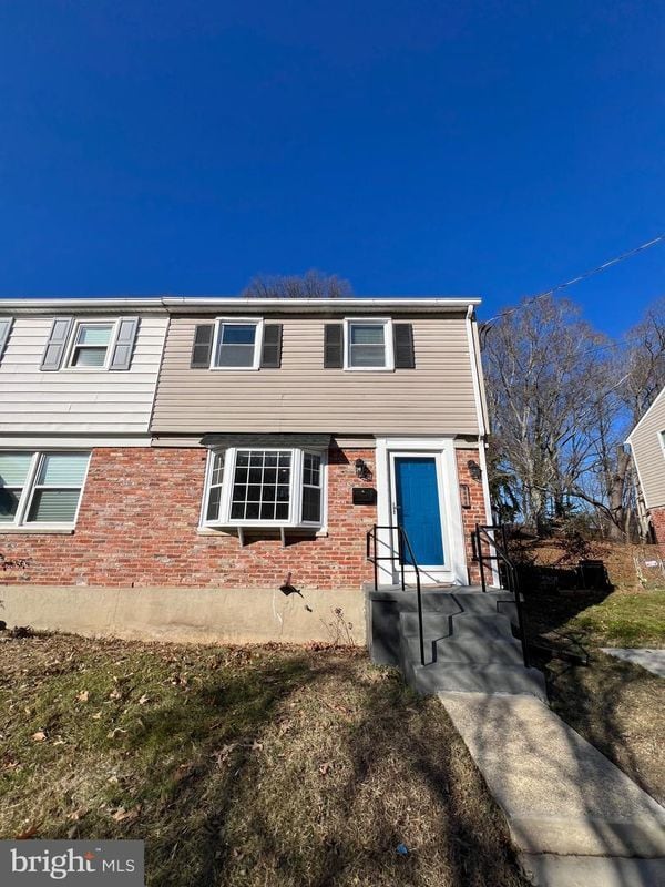 Building Photo - 5804 Shoshone Dr