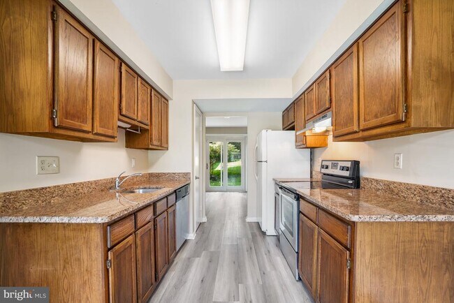 Building Photo - 3121 Benton Square Dr