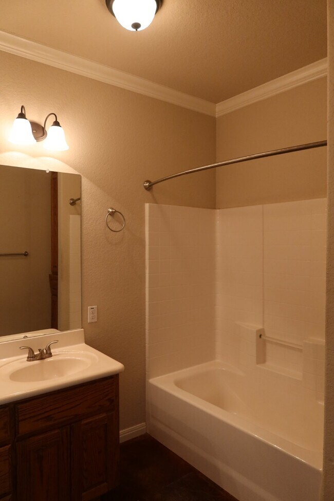 Building Photo - Charming 3-Bedroom Home with 2 Full Baths in Waco, TX - Perfect for Your Family!