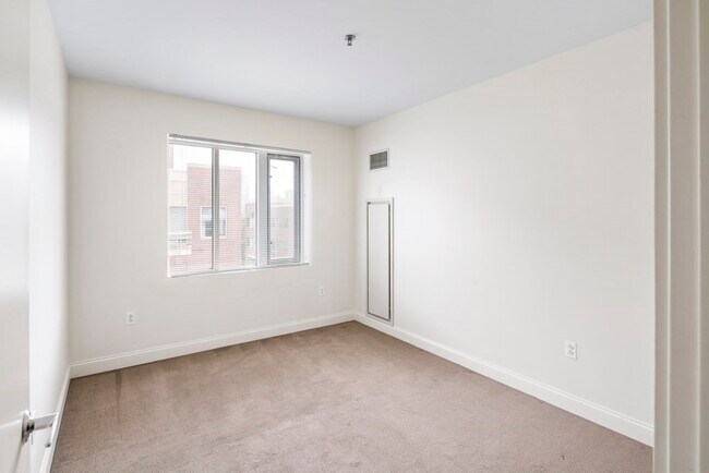Building Photo - 17 Otis St