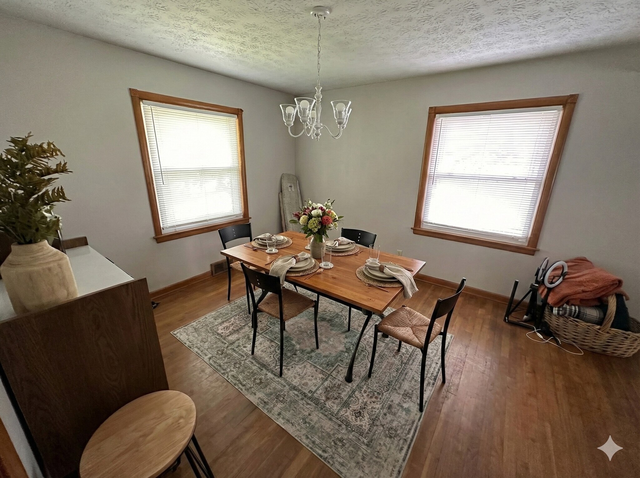 Building Photo - 563 Rellim Dr