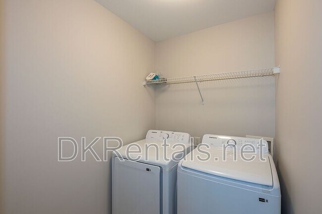 Building Photo - 804 Araya Ct