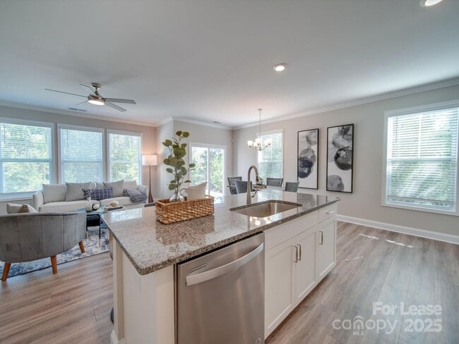 Building Photo - 574 Altamonte Dr
