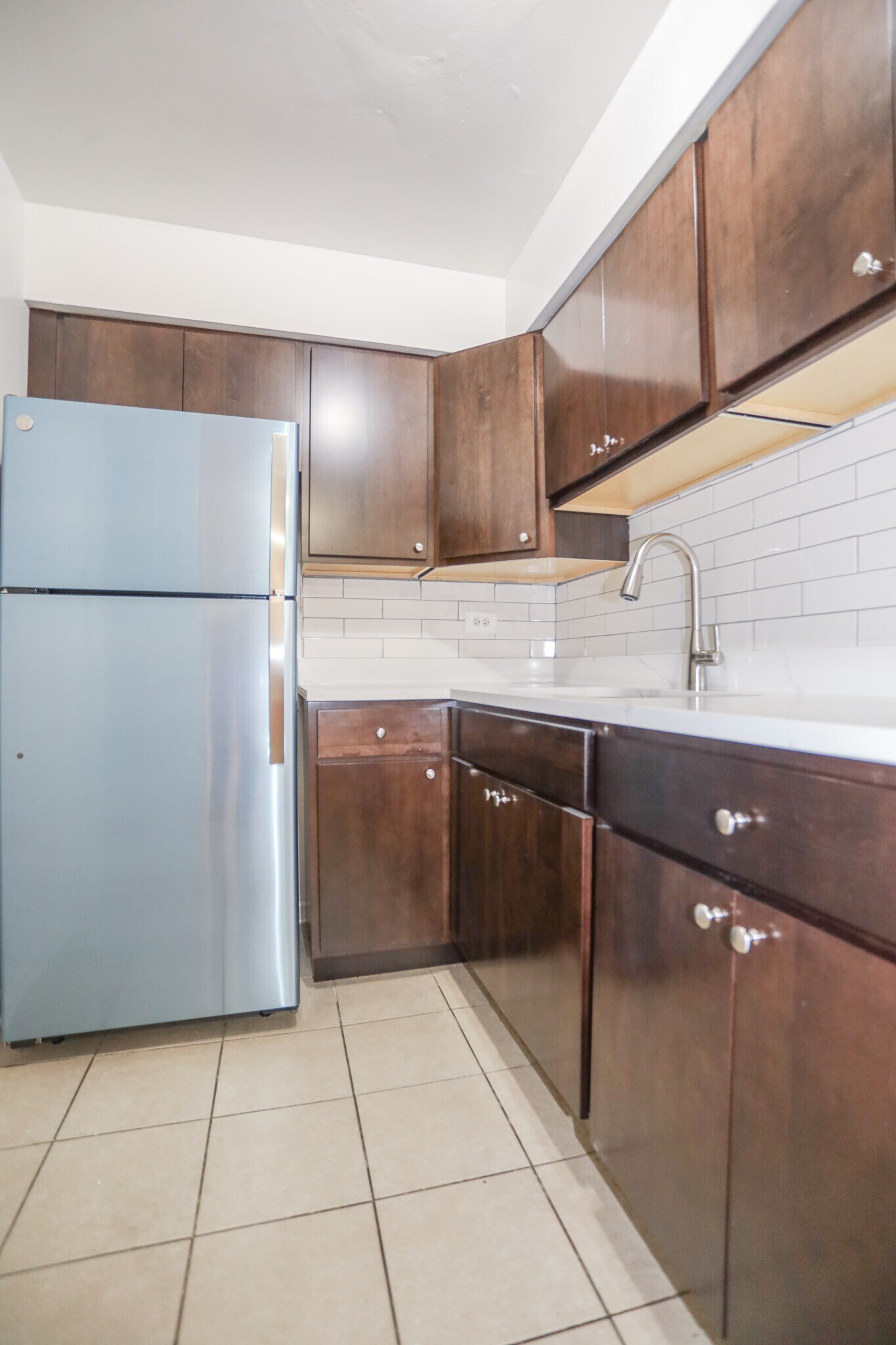 Building Photo - 1064 W Catalpa Ave