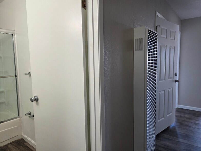 Building Photo - 25684 Spring Dr