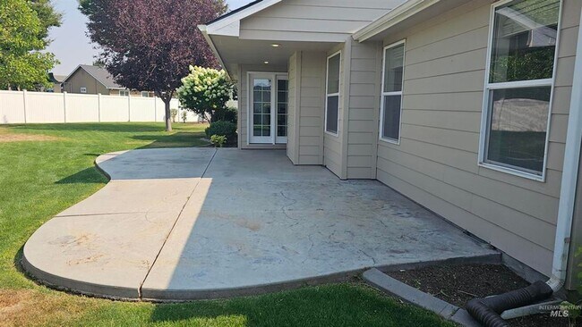 Building Photo - Great 4 bedroom plus bonus room