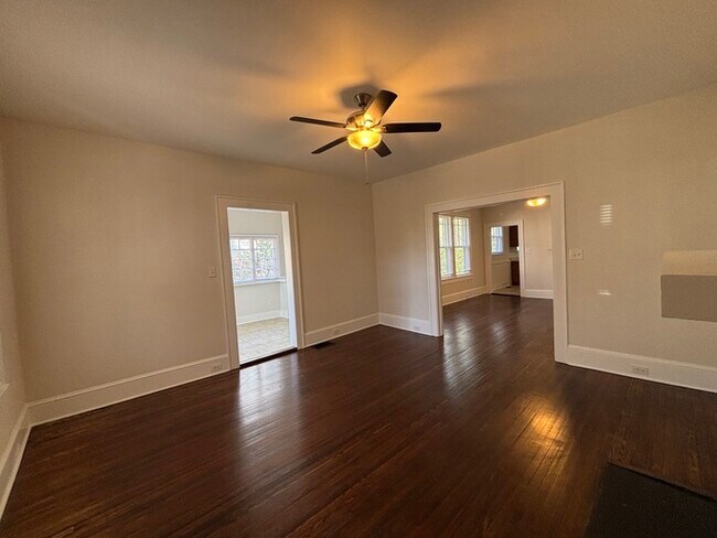 Building Photo - 2 Bedroom, 1.5 Baths Charming Bungalow located near Plaza Midwood