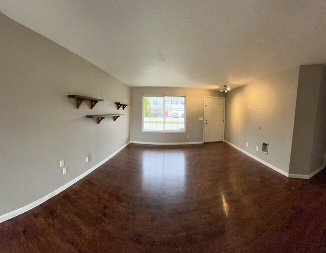 Building Photo - 6690 Basswood Dr