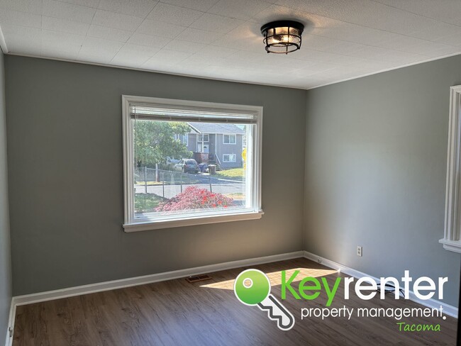 Building Photo - Gorgeous 3Bed/2Bath In the Heart of Tacoma!