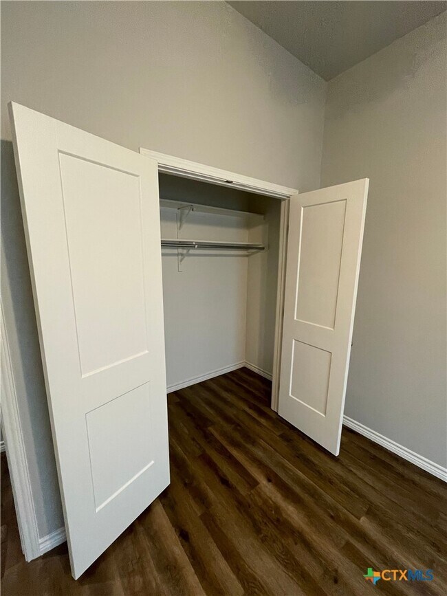 Building Photo - 1190 Fm 2623