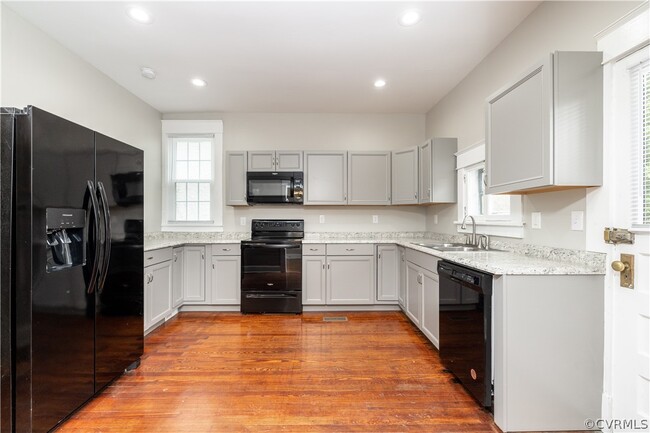 Building Photo - 2726 Hanes Ave