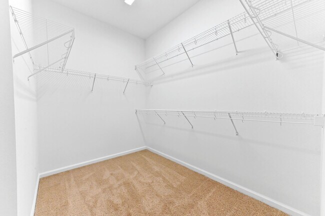 Building Photo - 4093 Longwood Lake Sq