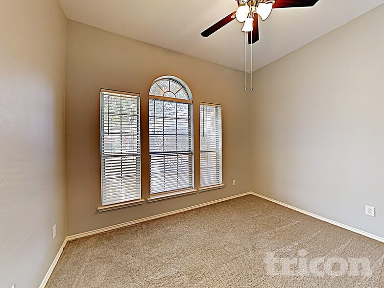 Building Photo - 2109 Pecan Creek Dr