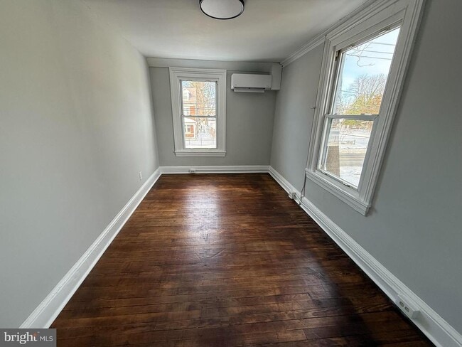 Building Photo - 212 Warren St