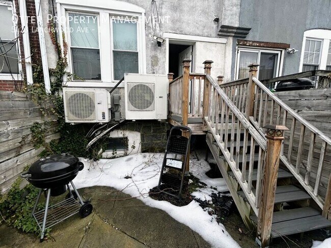 Building Photo - 5423 Larchwood Ave