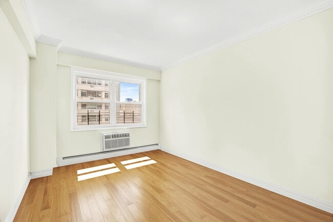 Building Photo - 40 Sutton Pl