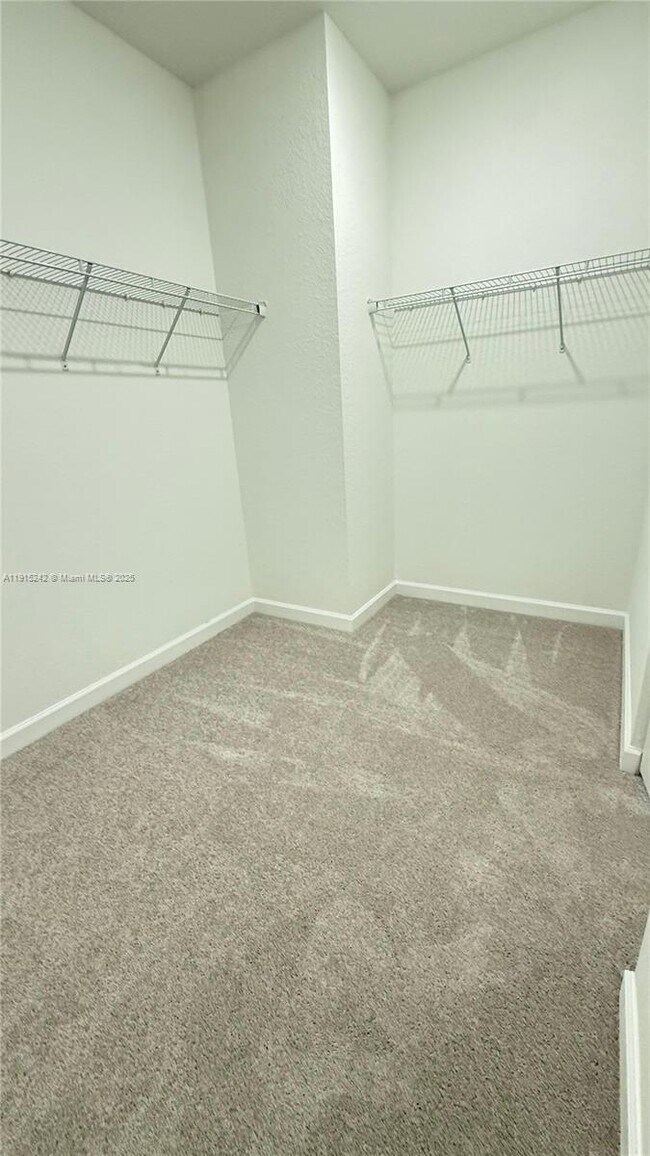 Building Photo - 2984 SE 23rd Ave